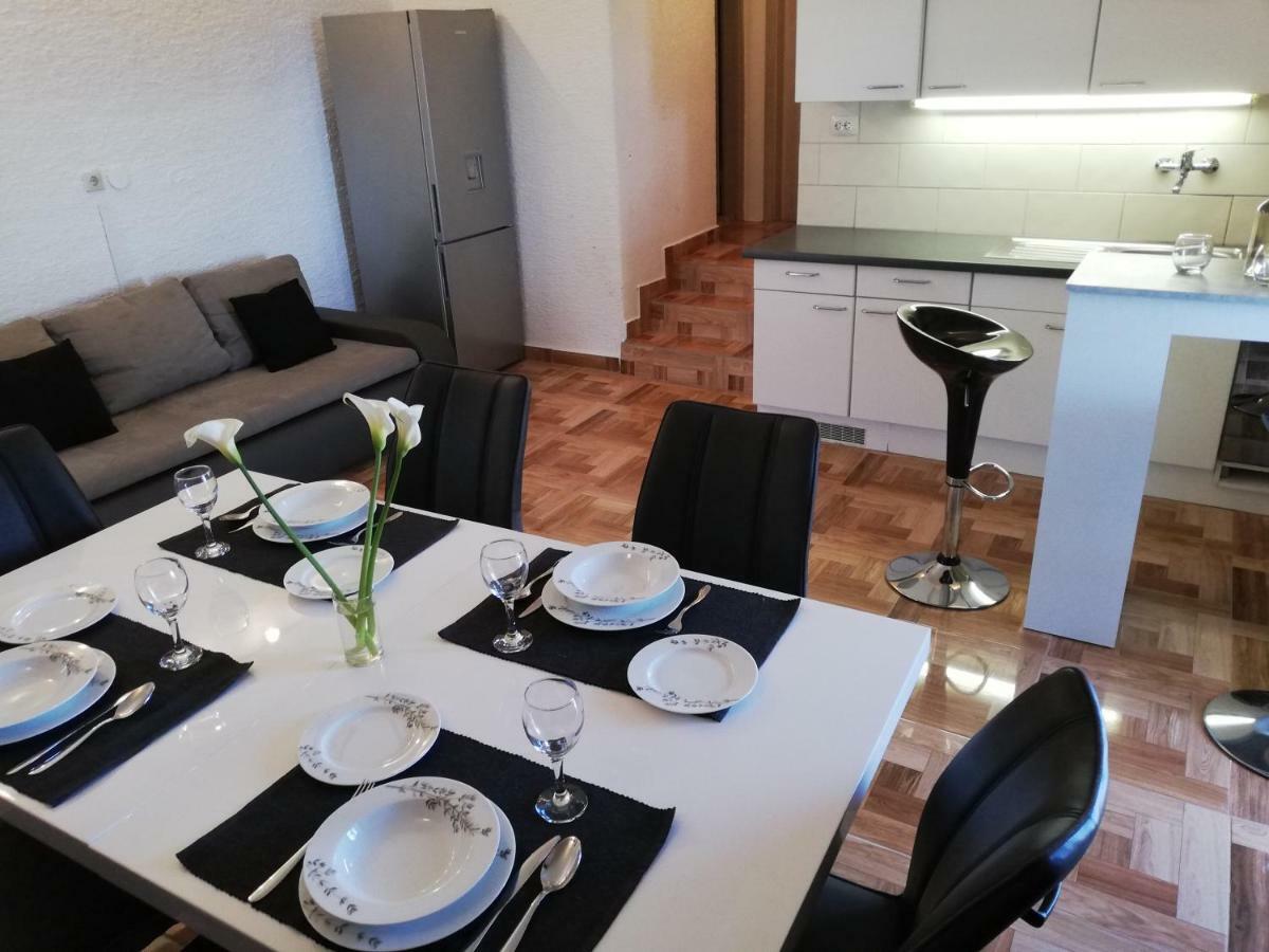 Apartmani Zdenka Savar-Maslina Екстер'єр фото