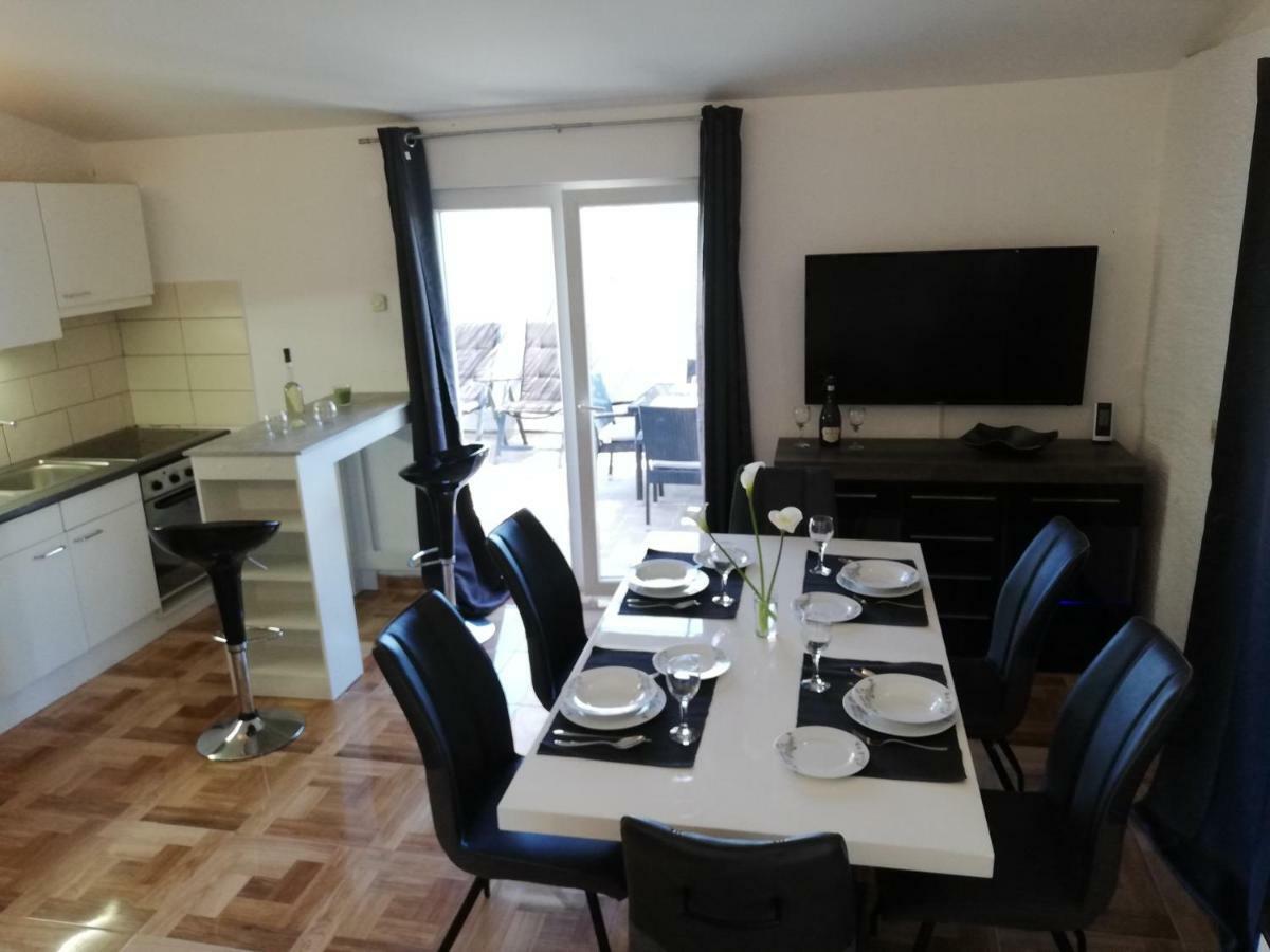 Apartmani Zdenka Savar-Maslina Екстер'єр фото