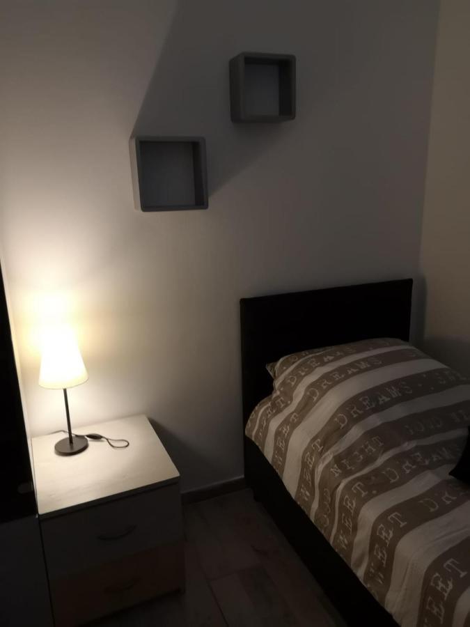 Apartmani Zdenka Savar-Maslina Екстер'єр фото