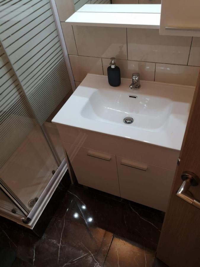 Apartmani Zdenka Savar-Maslina Екстер'єр фото